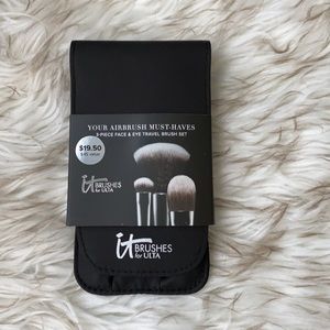 IT cosmetic make up travel brush set